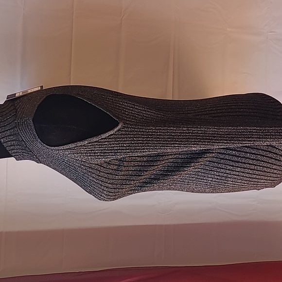 Verve ami, size large, black, ribbed knit  long sleeve with cold shoulders. - Picture 2 of 5